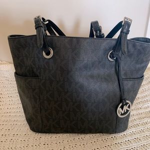 Michael Kors Signature Tote in Black